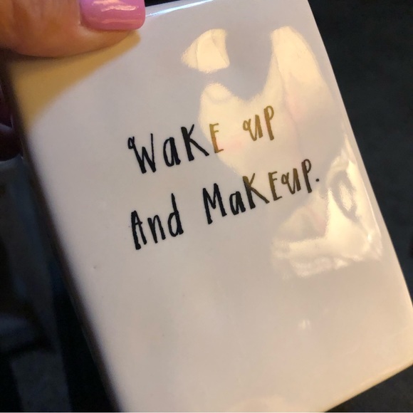 Rae Dunn Makeup brush holder - Picture 2 of 7